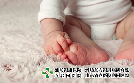 攝圖網_303330865_手腳緊貼著一個新生的嬰兒（企業商用）